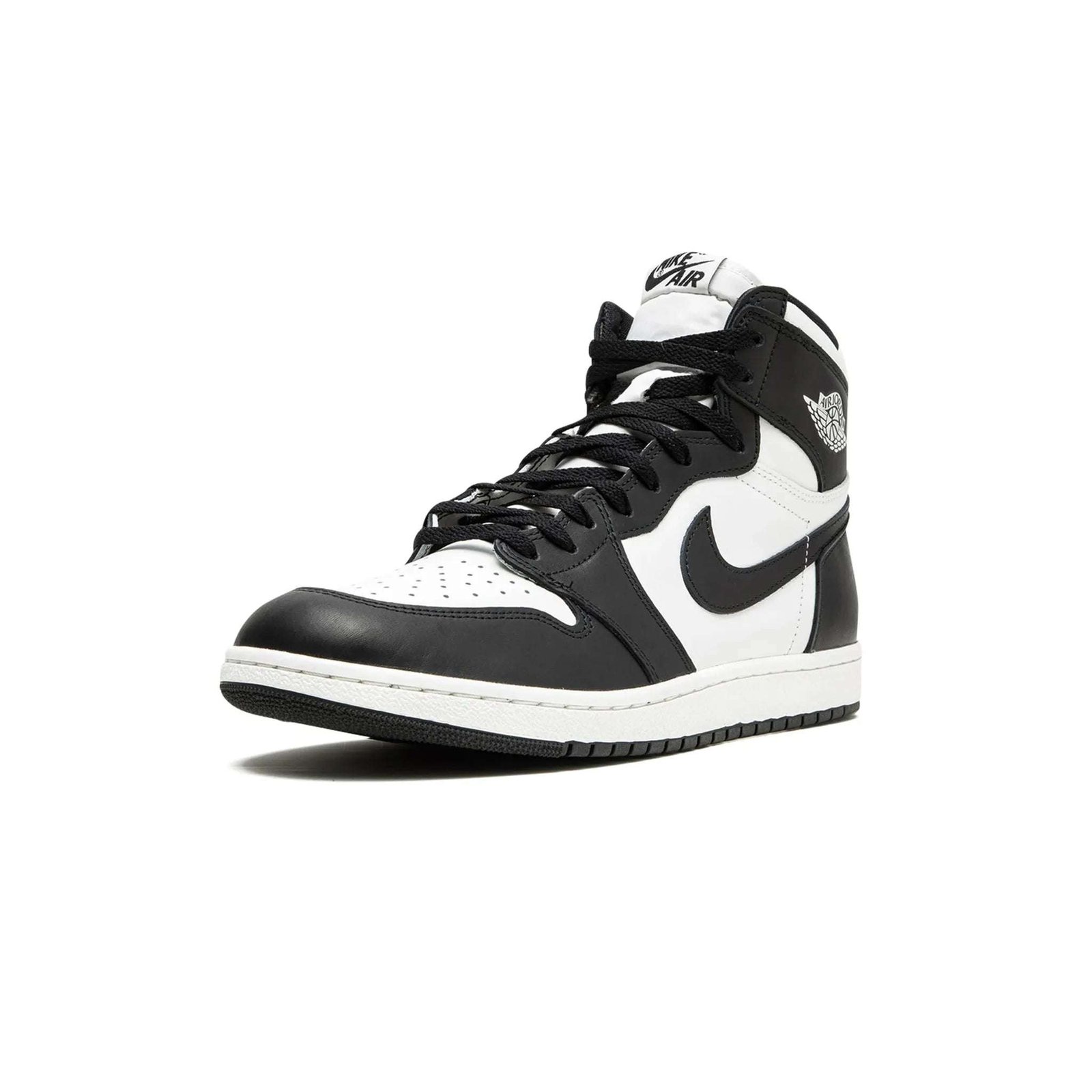 AirJordan1RetroHighOGWhiteBlack_2.jpg