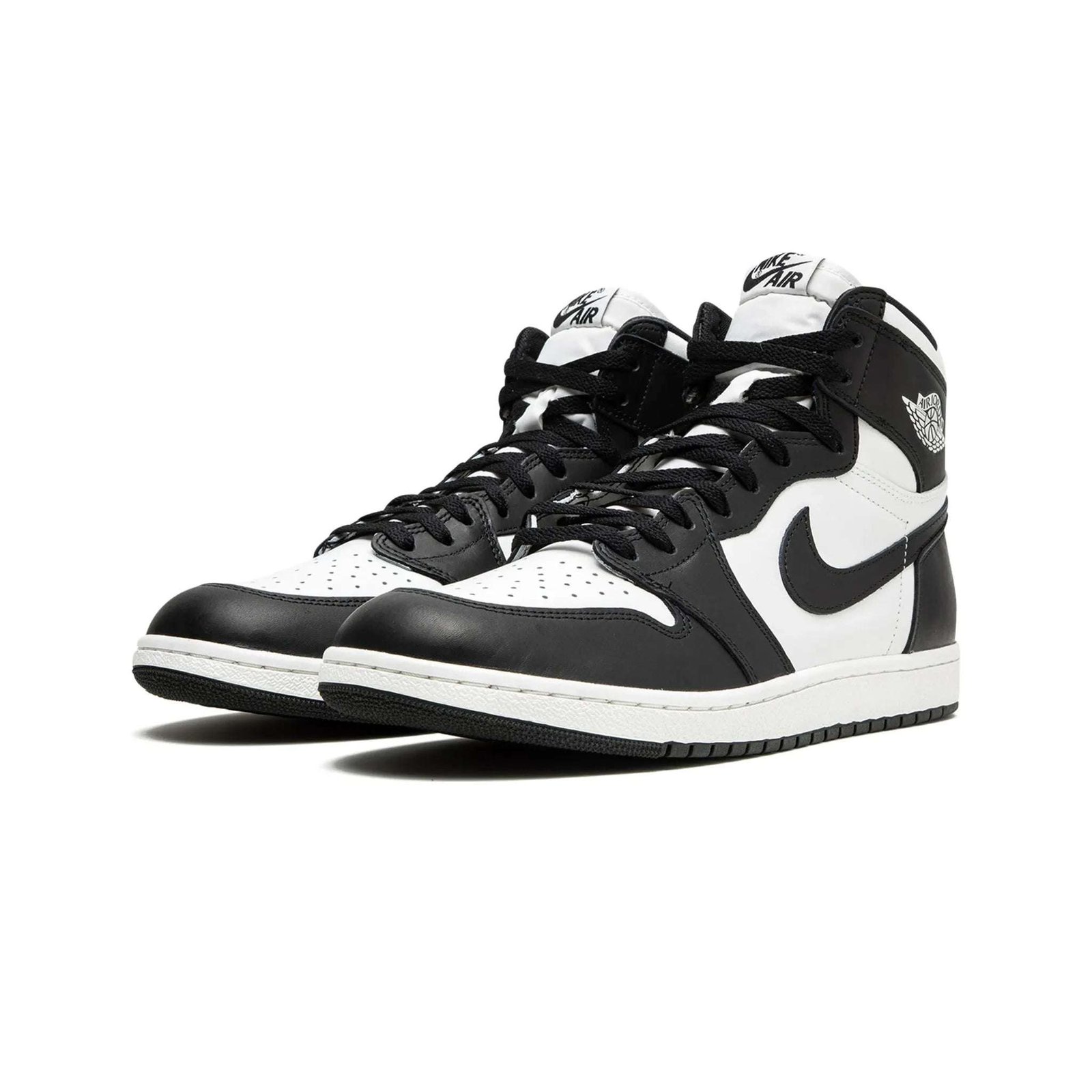 AirJordan1RetroHighOGWhiteBlack_5.jpg