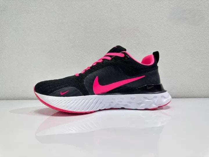 NikeReactInfinityRunFlyknit3BlackPink_2.jpg