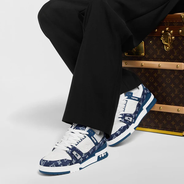 louis-vuitton-lv-trainer-sneaker-BM9U5PMI20_PM1_Croppedwornview.webp